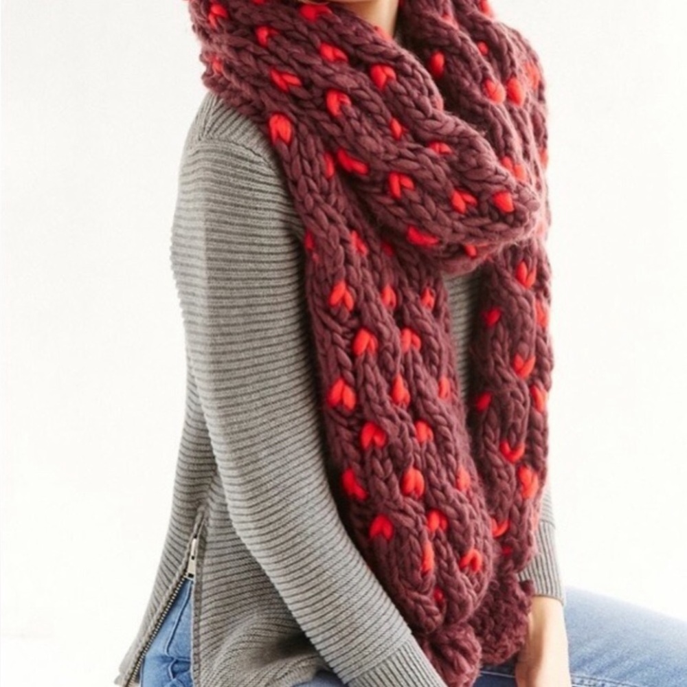 Urban Outfitters Chunky ❤️ Knit Scarf